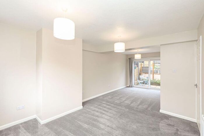 3 Bedroom Terraced House To Rent In Hartington Road, Dronfield, S18