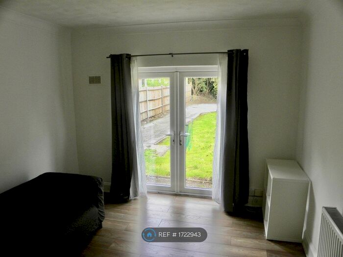 1 Bedroom Flat To Rent In Rickmansworth Road, Watford, WD18