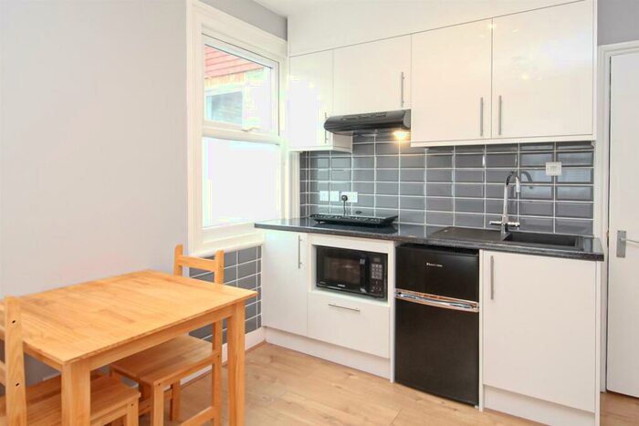 Studio To Rent In Langham Road, Turnpike Lane, N15