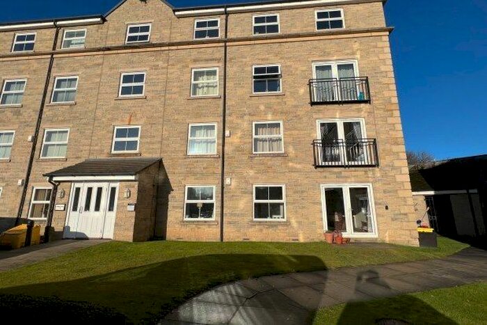 2 Bedroom Flat To Rent In Winding Rise, Brighouse HD6