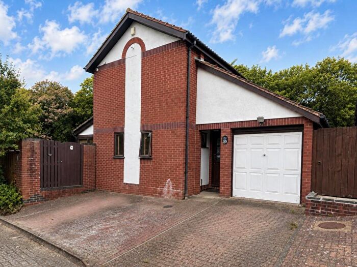 3 Bedroom House For Sale In Dyers Mews, Neath Hill, Milton Keynes, MK14