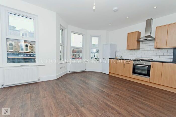 4 Bedroom Flat To Rent In Lakefield Road, Wood Green, London, N22