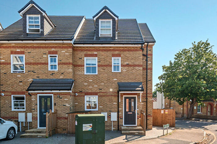 3 Bedroom Semi-Detached House For Sale In Hawes Road, Bromley, BR1