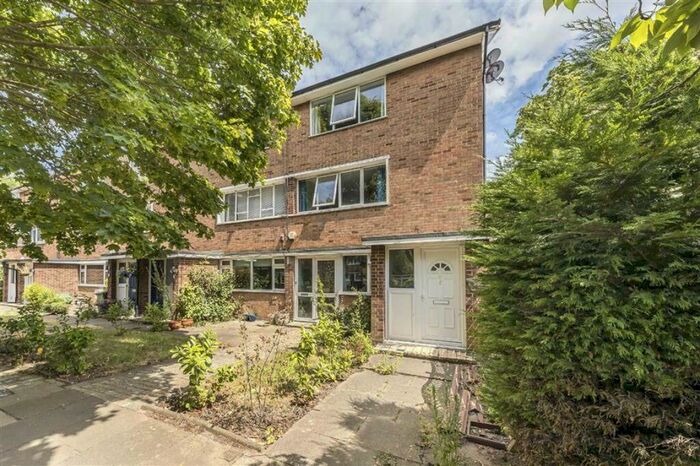 2 Bedroom Maisonette To Rent In Lyme Farm Road, Lee, SE12