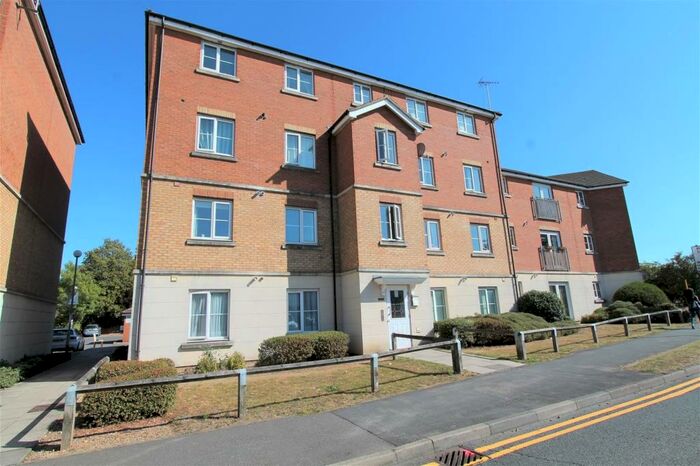2 Bedroom Flat To Rent In St. Lukes Court, Hatfield, AL10