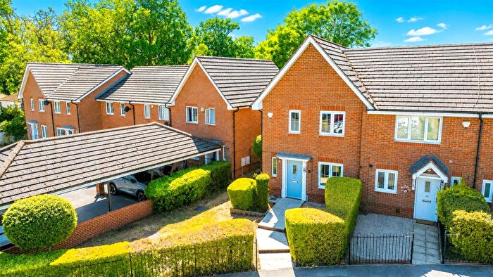 3 Bedroom End Of Terrace House For Sale In Bitterne Avenue, Tilehurst, Reading, Berkshire, RG31