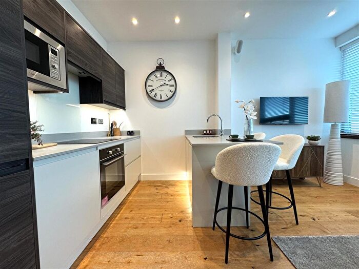 1 Bedroom Flat For Sale In The Ring, Bracknell, RG12