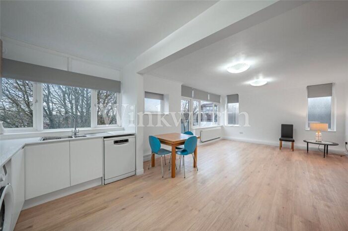 2 Bedroom Apartment To Rent In West Heath Avenue, London, NW11