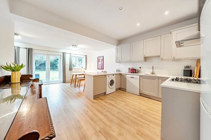 3 Bedroom Flat For Sale In Polworth Road, Streatham, London, SW16