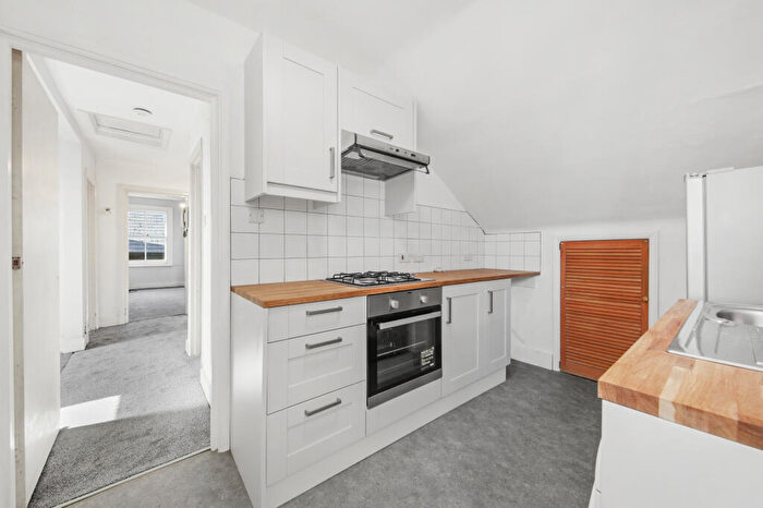2 Bedroom Flat To Rent In Highland Road, London, SE19