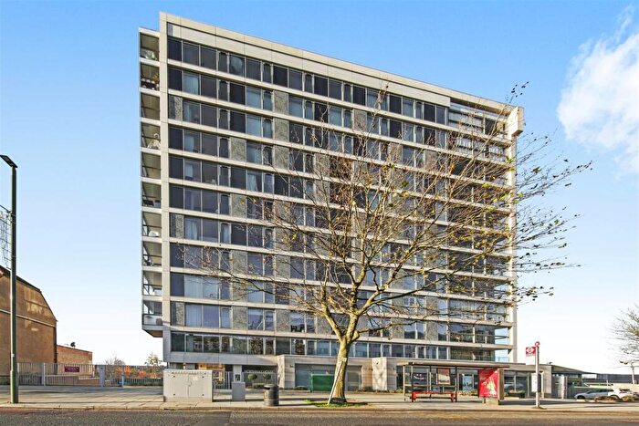 2 Bedroom Apartment To Rent In Acton Walk, London, N20