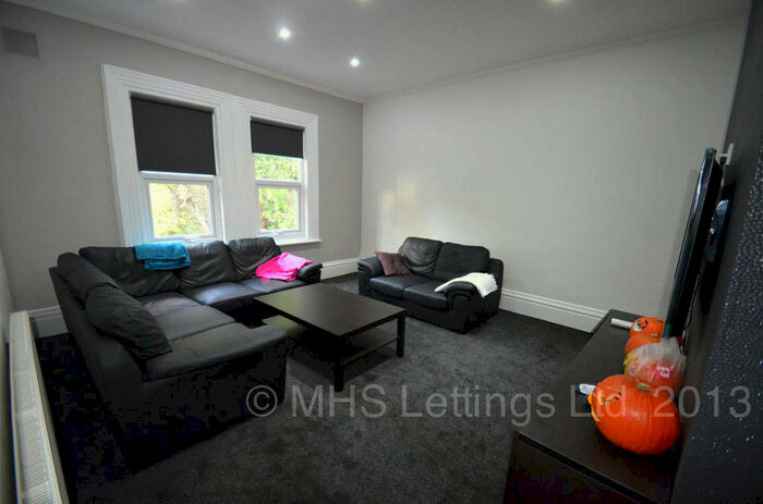 6 Bedroom Apartment To Rent In B Cardigan Road, Leeds, LS6