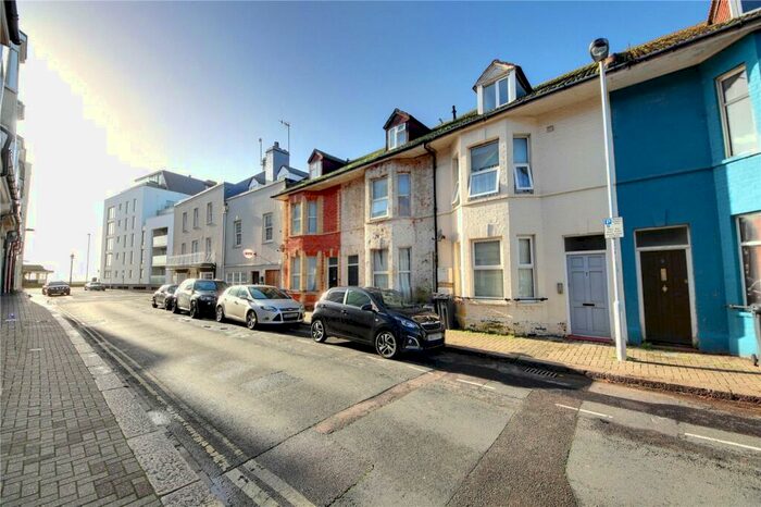 1 Bedroom Apartment To Rent In Thorn Road, Worthing, West Sussex, BN11