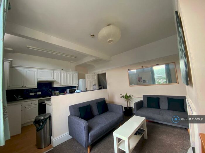 5 Bedroom Terraced House To Rent In Parnall Road, Bristol, BS16