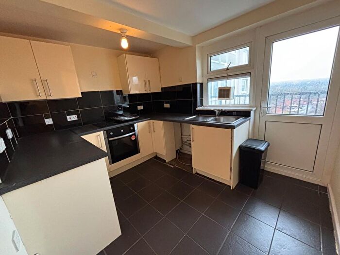 2 Bedroom Flat To Rent In Kersal Way, Salford, M7