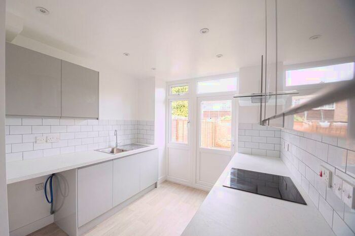 3 Bedroom Terraced House To Rent In Palmerston Road, Chatham, ME4