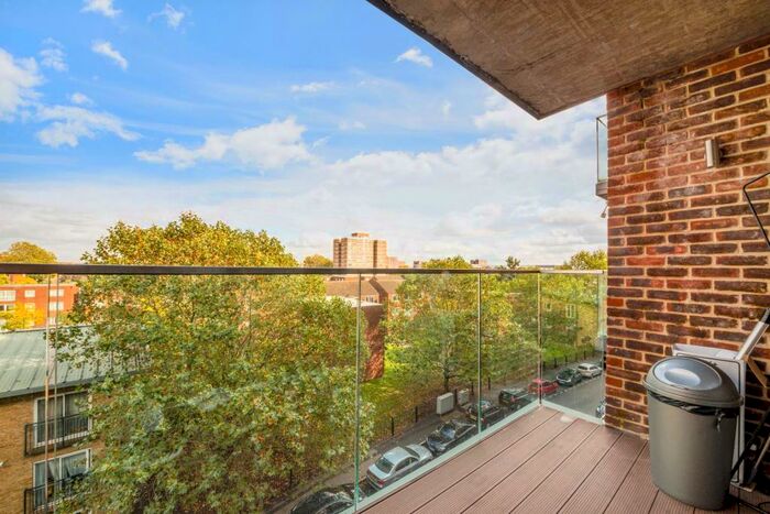 2 Bedroom Apartment To Rent In Oldfield Place, Dartford, Kent, DA1