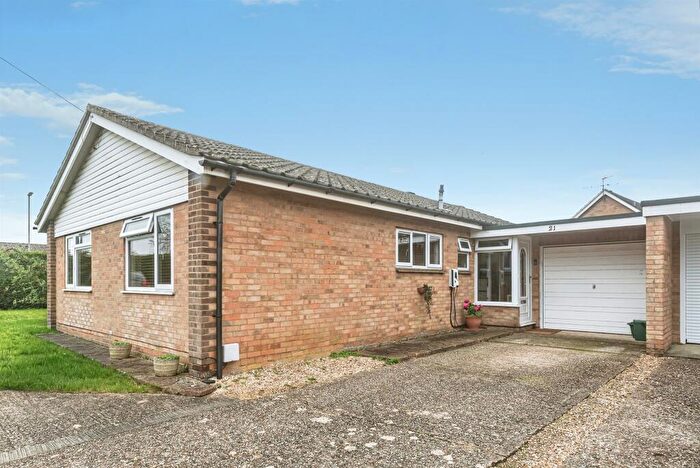 3 Bedroom Bungalow For Sale In Pack Lane, Oakley, Basingstoke, RG23