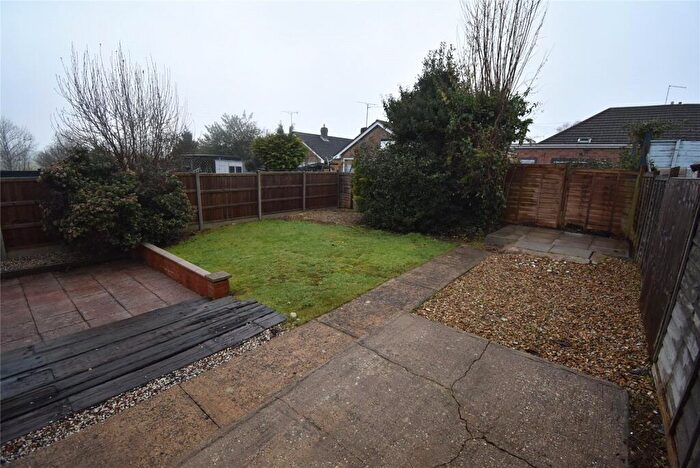 2 Bedroom Bungalow For Sale In Canberra Gardens, Luton, Bedfordshire, LU3