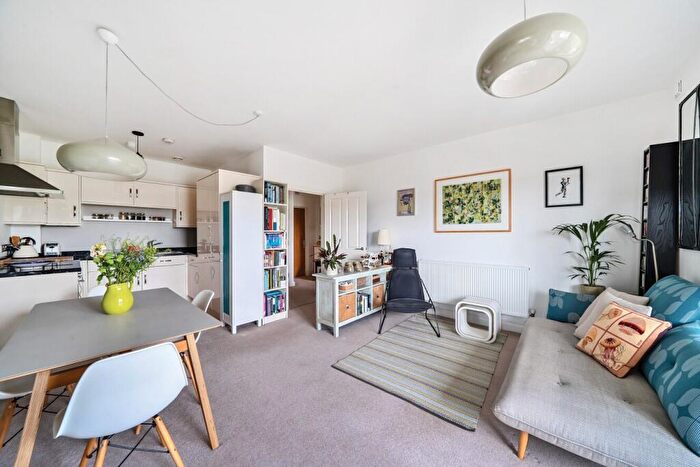 1 Bedroom Flat For Sale In Mantle Road, Brockley, London, SE4