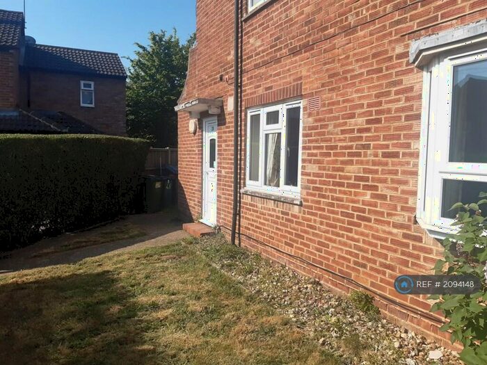 2 Bedroom Maisonette To Rent In Charsley Close, Amersham, HP6
