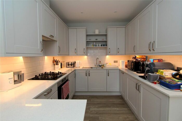 2 Bedroom Property To Rent In Whitehall Gardens, London, W3