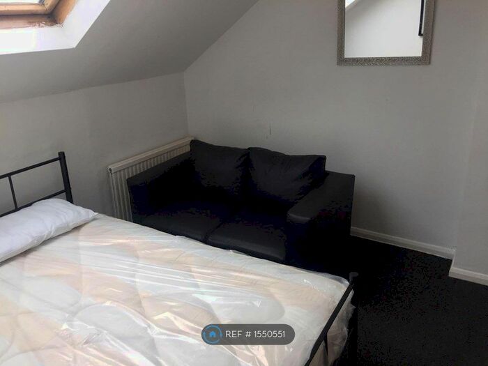 Studio To Rent In Green Lanes, London, N8