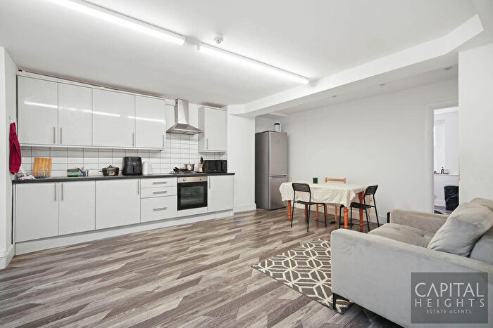 3 Bedroom Flat To Rent In Bow Road, London, E3