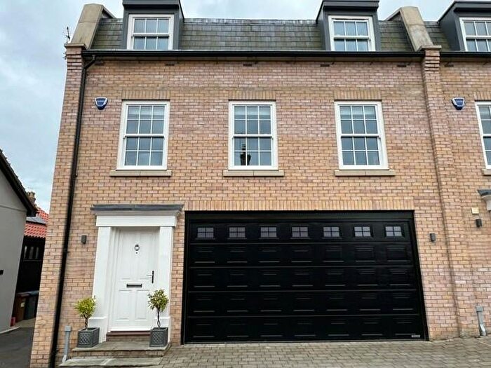 4 Bedroom House To Rent In White Horse Mews, Well Close Square, Framlingham, IP13