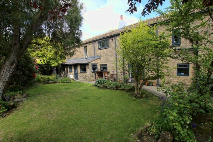 4 Bedroom Detached House To Rent In Hewenden, Cullingworth, Bradford, BD13