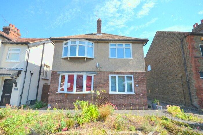 2 Bedroom Maisonette To Rent In Mawney Road, Romford, Essex, RM7