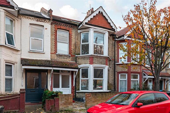 Studio To Rent In Pearl Road, Walthamstow, E17