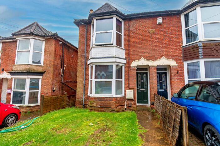 5 Bedroom Semi-Detached House For Sale In Portswood, Southampton, SO17