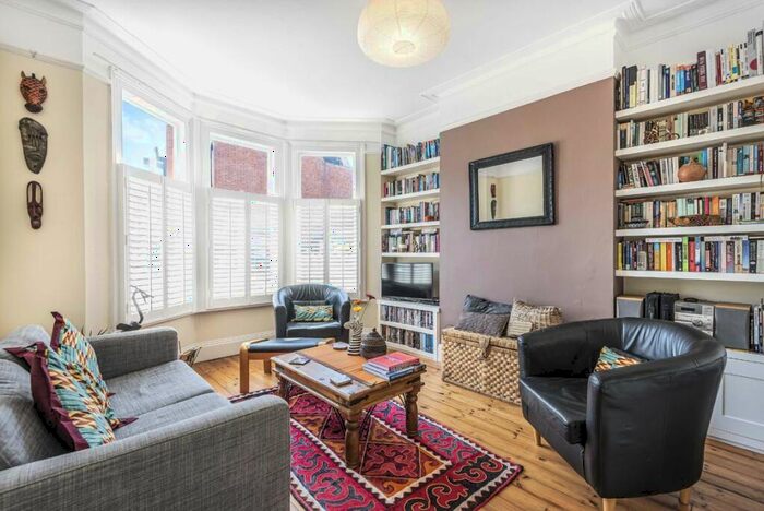 2 Bedroom Flat To Rent In Burnbury Road, Balham, SW12