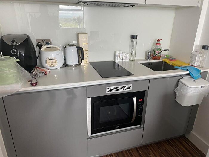 1 Bedroom Apartment To Rent In Chester Road, Manchester, M16