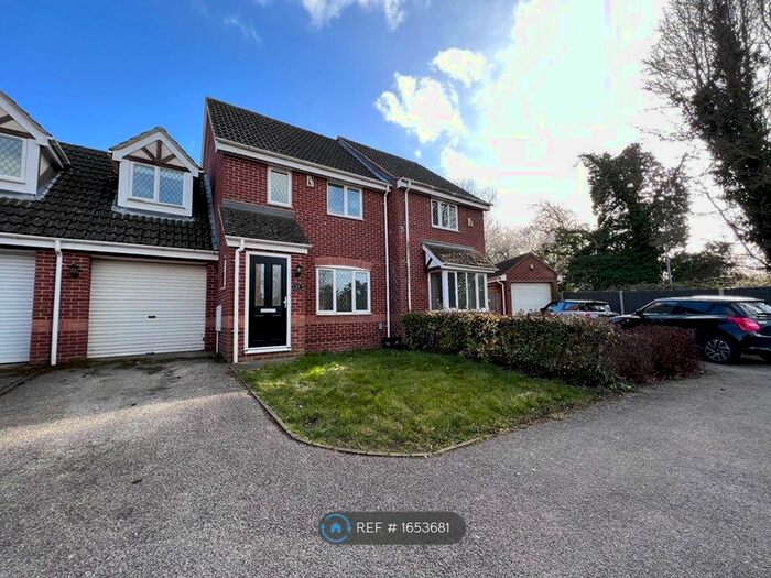 3 Bedroom Semi-Detached House To Rent In Brookend Drive, Bedford, MK45