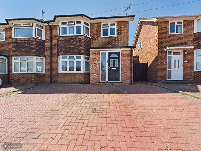 3 Bedroom Property To Rent In Benenden Road, Wainscott, ME2