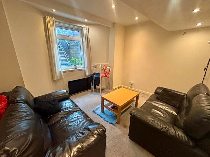 3 Bedroom End Of Terrace House To Rent In Hyde Park Road, Hyde Park, Leeds, LS6