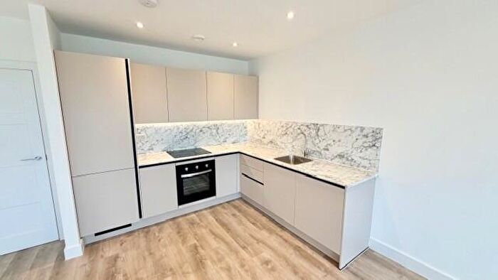 3 Bedroom Apartment To Rent In Gale Street, RM9