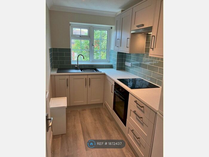 1 Bedroom Maisonette To Rent In Scarborough Way, Slough, SL1