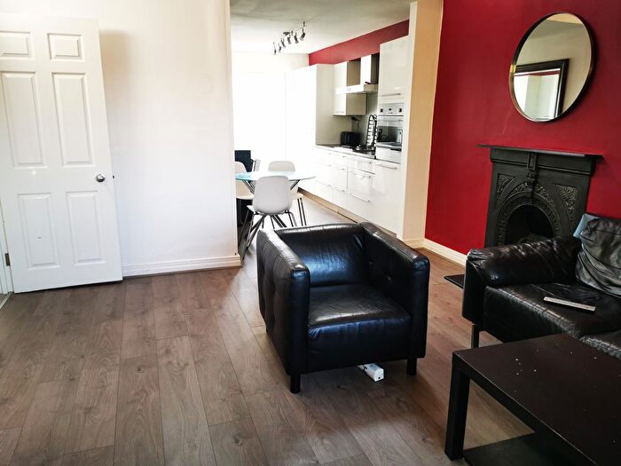 3 Bedroom Flat To Rent In St Georges Terrace, Newcastle Upon Tyne, NE2