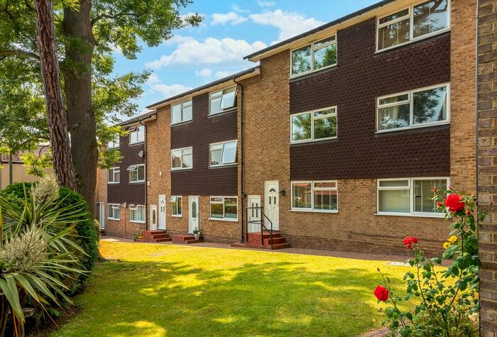 2 Bedroom Flat To Rent In Farnaby Road, Bromley, BR1