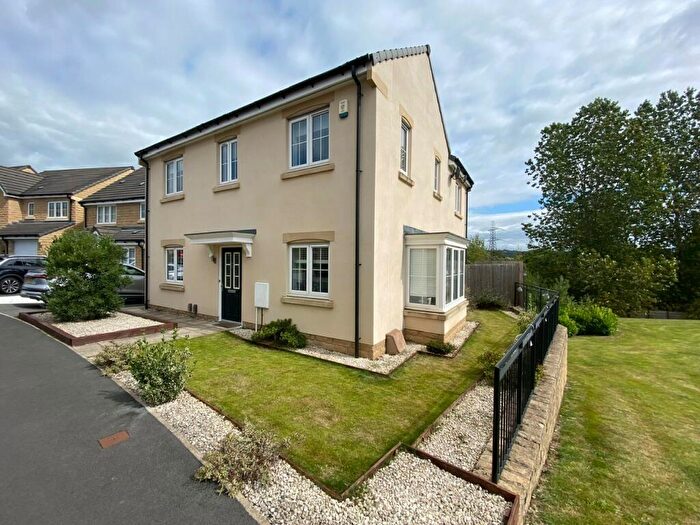 4 Bedroom House To Rent In Crompton Way, Bradford, BD10