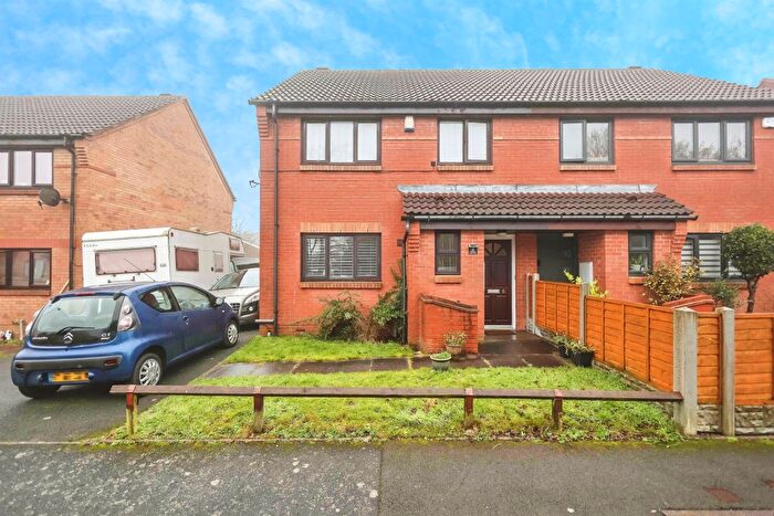 3 Bedroom Semi Detached House For Sale In Thistle Lane, Bartley Green, Birmingham, B32