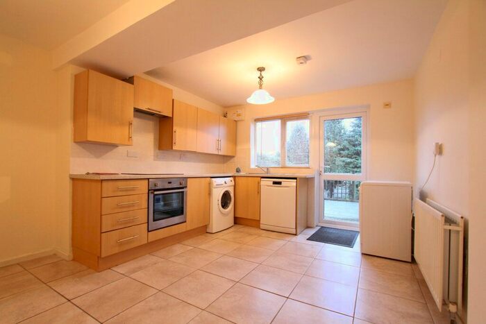 3 Bedroom Terraced House To Rent In Church View, Banbury, Oxon, OX16