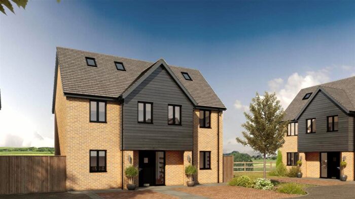 4 Bedroom Detached House For Sale In House Woodside View, Stapleford Abbotts, RM4
