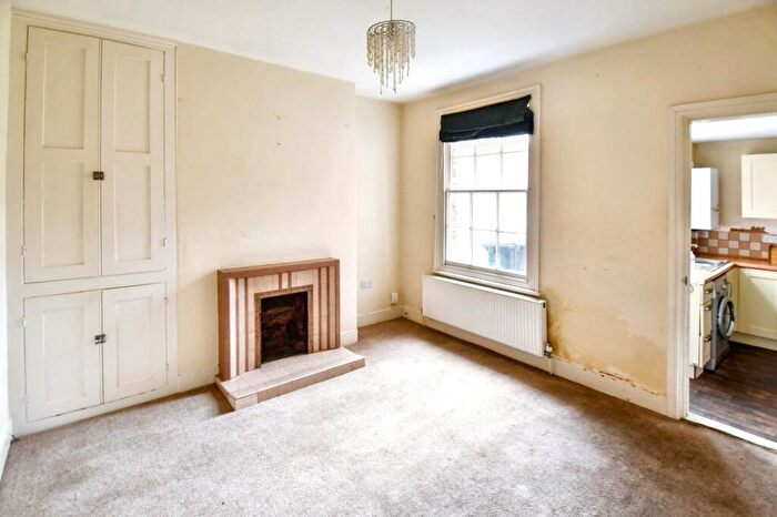 3 Bedroom Terraced House For Sale In Bower Street, Bedford, MK40
