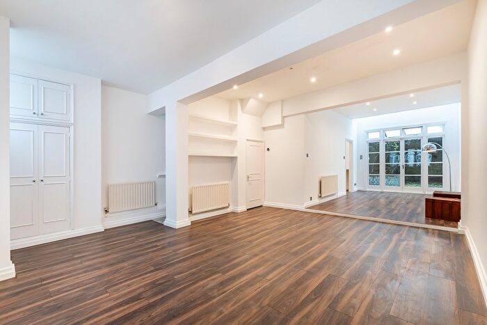 3 Bedroom Mews To Rent In Logan Mews, London, W8