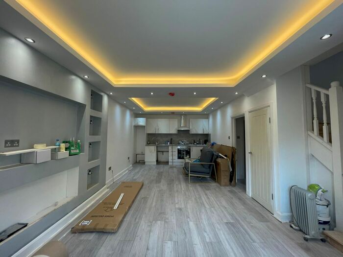 2 Bedroom Flat To Rent In Lea Bridge Road., Leyton, London, E10