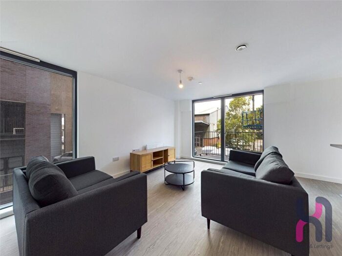 4 Bedroom Flat To Rent In Liverpool Street, Salford, M5